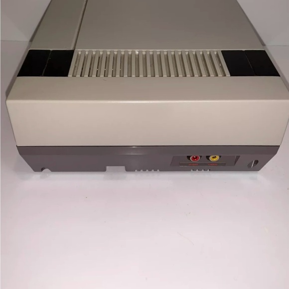 1985 Original Nintendo NES Console With 2 Controllers, Adapter ~ No games! - Picture 12 of 14